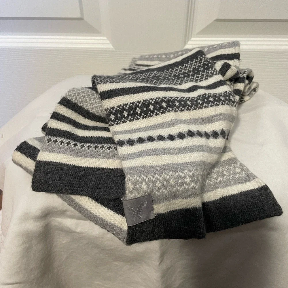 American Eagle Outfitters Striped Fair Isle Scarf Knit‎ Winter Gray White Soft